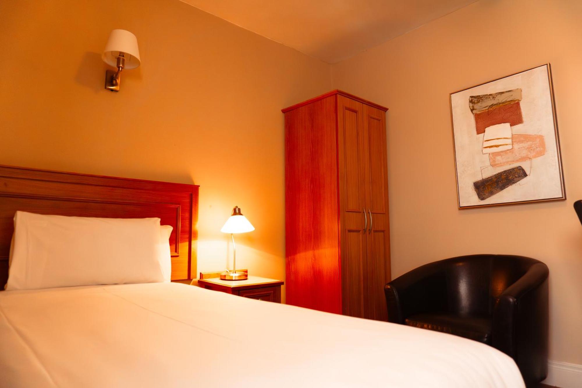 Single Room,1554778393:JPEG